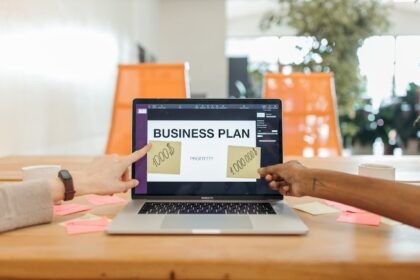 Online Business vs Traditional Business: Which Is More Profitable?